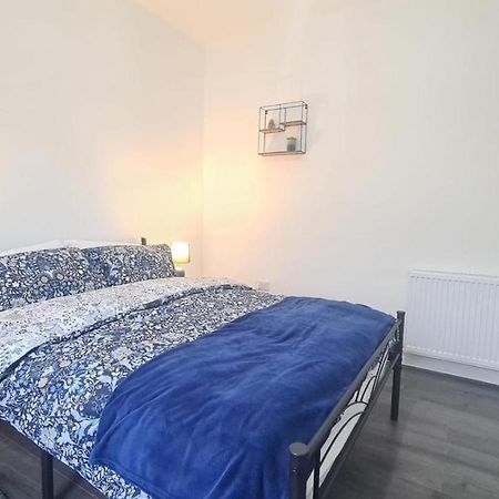 Cosy Room In Manor Park Londra Esterno foto