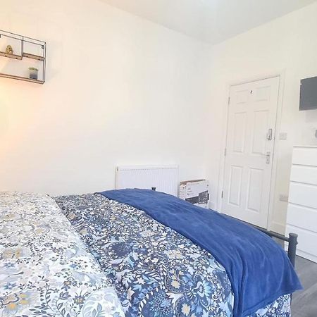 Cosy Room In Manor Park Londra Esterno foto