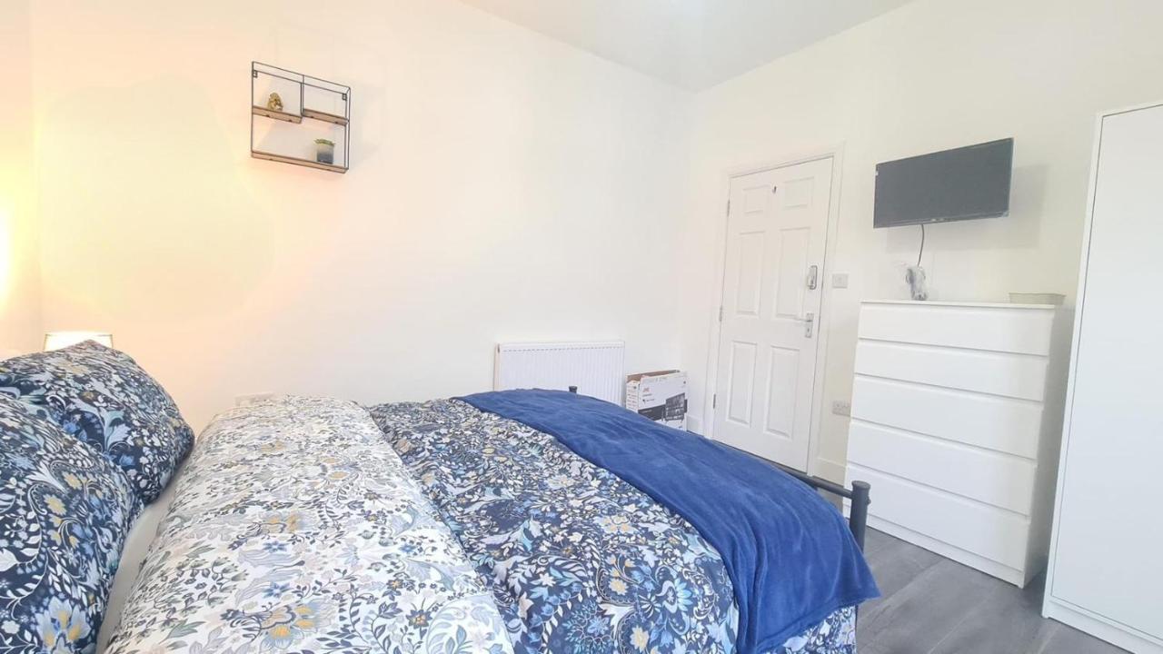 Cosy Room In Manor Park Londra Esterno foto